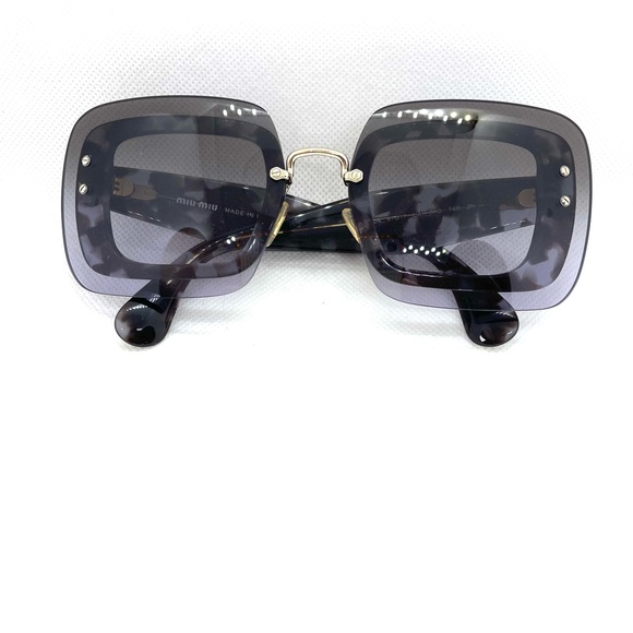 Authentic Miu Miu
SMU 02R
New with case - Picture 4 of 5